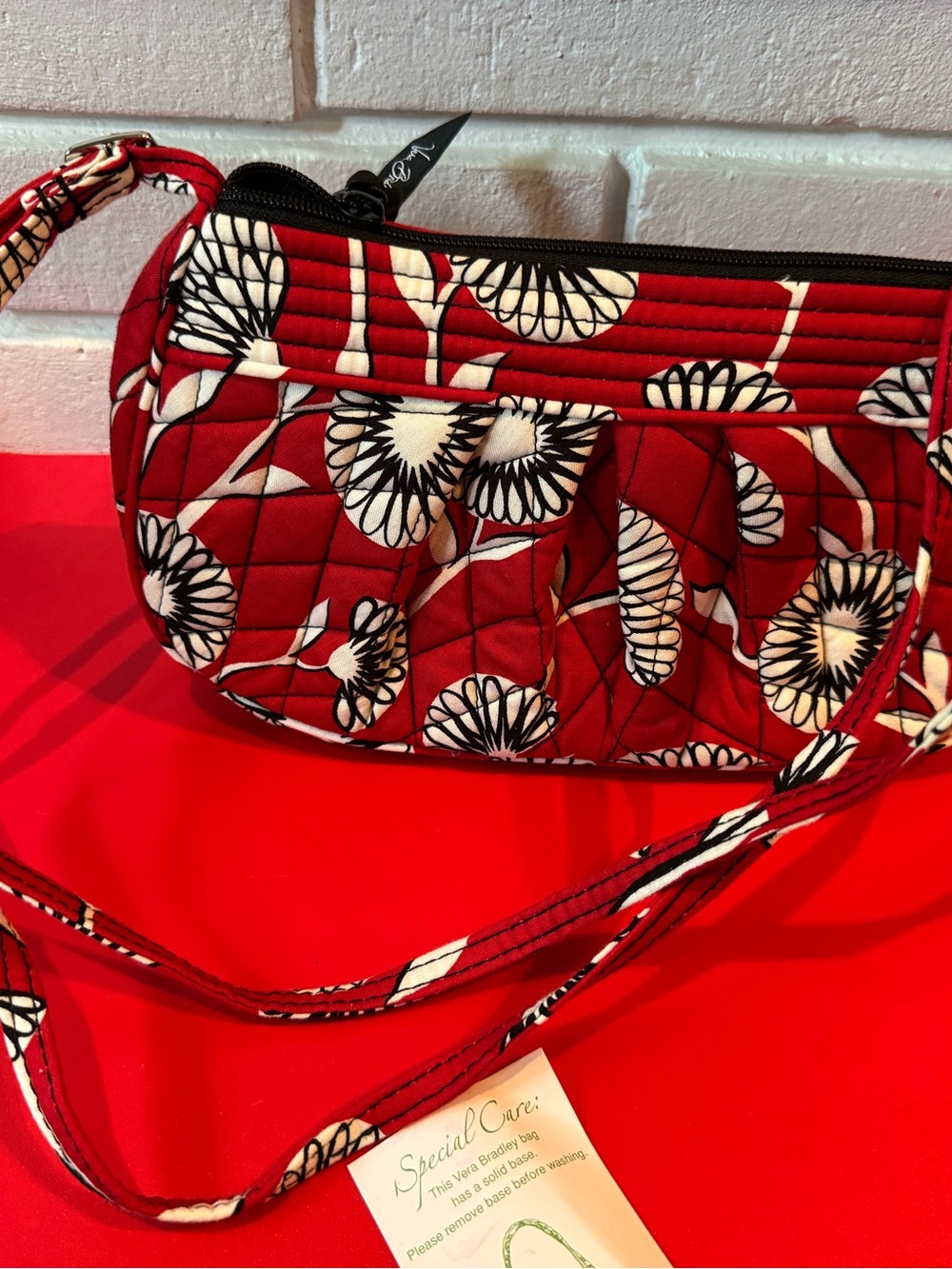 Vera Bradley Red Floral Quilted Shoulder Purse - Picture 5 of 9
